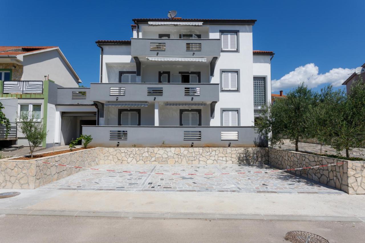 Apartments Lacic Krk Town Exterior photo