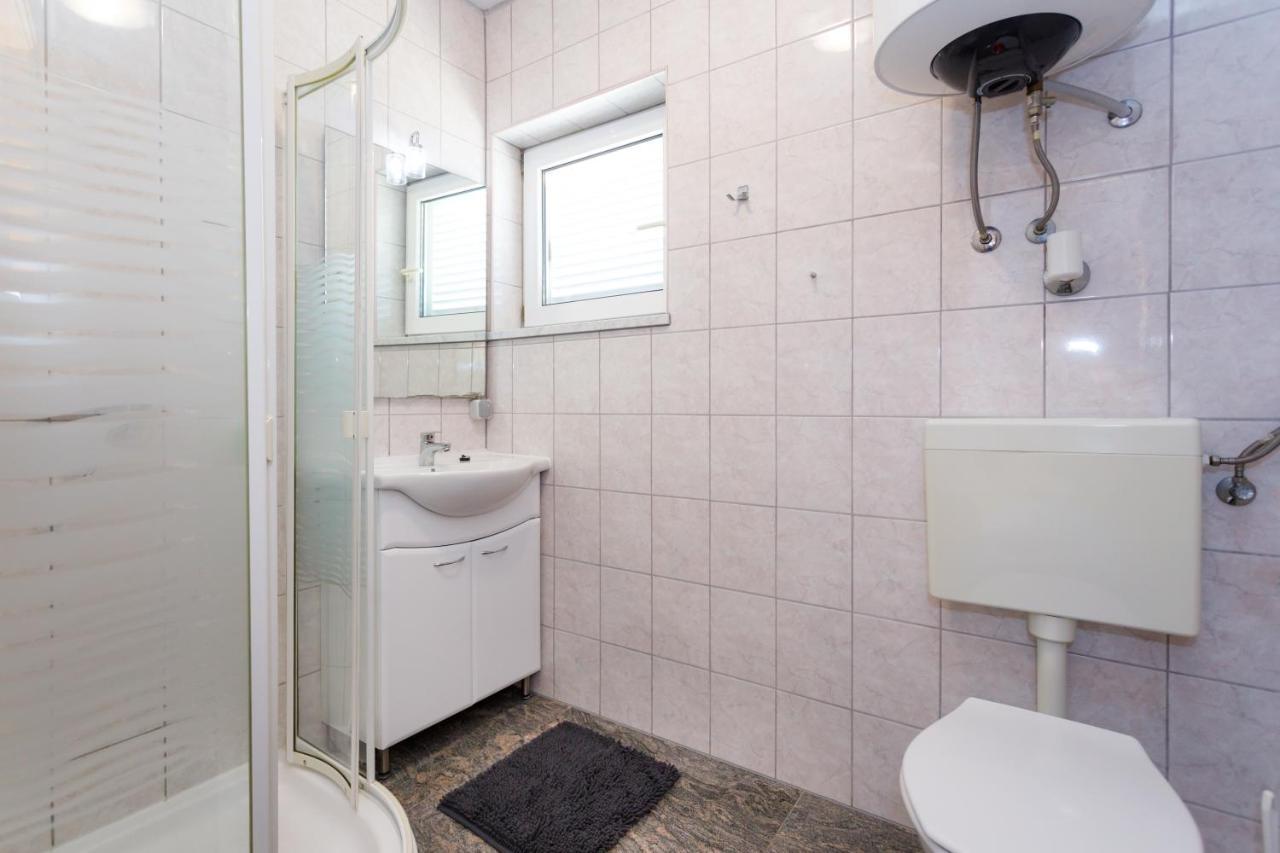 Apartments Lacic Krk Town Exterior photo