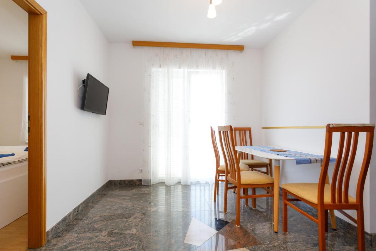 Apartments Lacic Krk Town Exterior photo