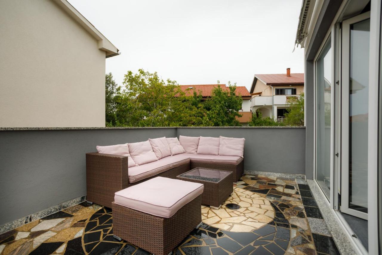 Apartments Lacic Krk Town Exterior photo